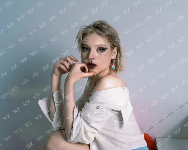 Девушка Нина